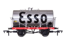 dapol-4f-058-001-14t-tank-wagon-class-a-esso-silver-2985-0-oo-gauge
