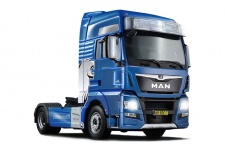 Italeri 3916 MAN TGX XXL D38 Front Right