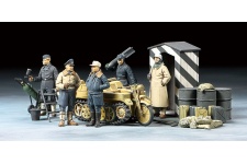 Tamiya 32412 1:48 Scale Model Kit German Luftwaffe Crew (Winter) With Kettenkraftrad