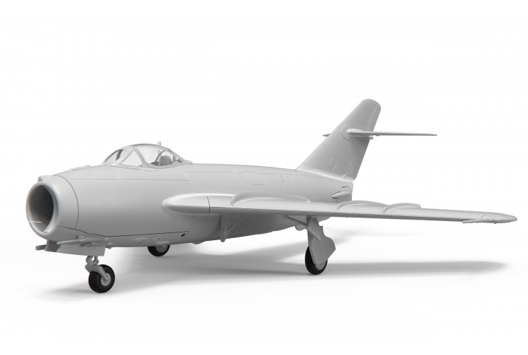 Airfix A03091 Mikoyan-Gurevich MiG-17 Fresco Front Left