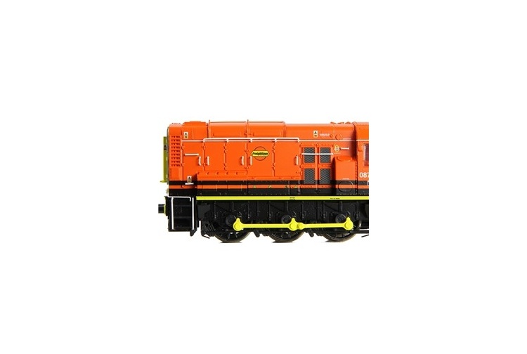 bachmann-scenecraft-32-124-class-08-08785-freightliner-4