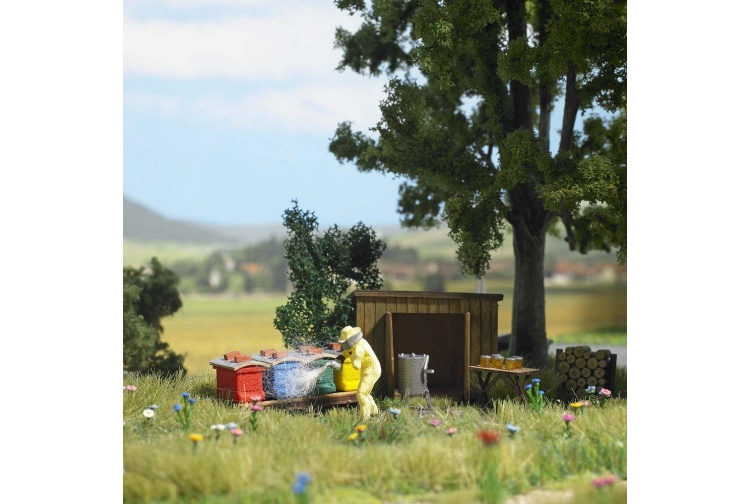Busch 1179 Bee Keeper And Hives Example Layout