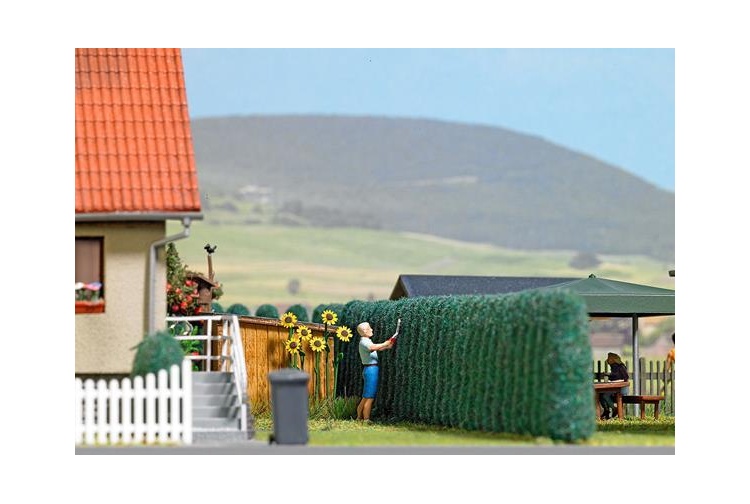 Busch 1270 15 Lleylandi Conifer Trees Example Layout