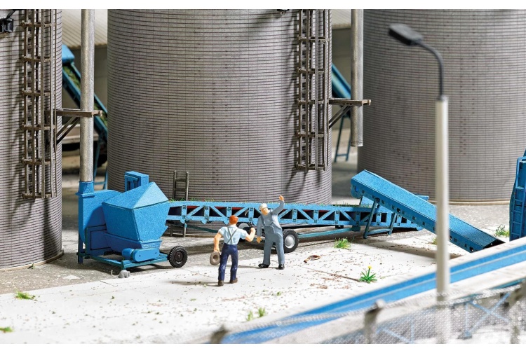 Busch 1915 Belt Conveyor With Pneumatic Conveyor OO Scale Plastic Kit in situ