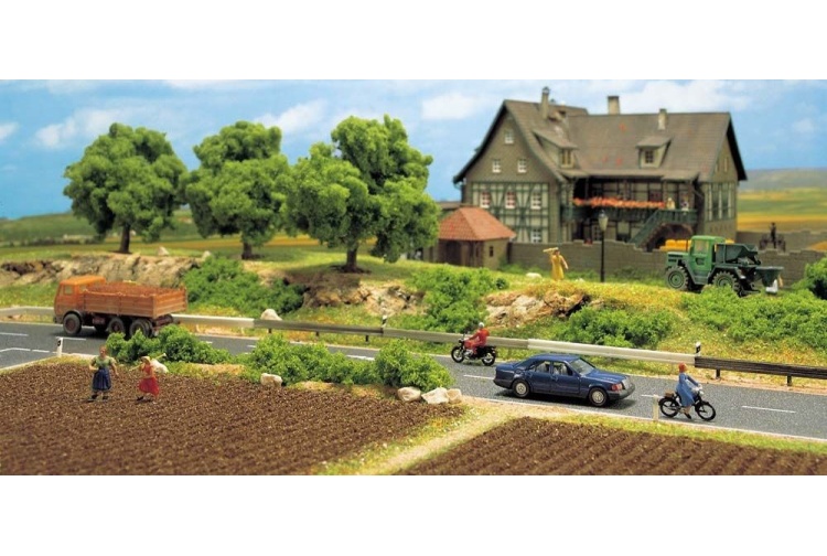 Busch 6022 OO / HO Scale Crash Barriers (approx 900mm length)