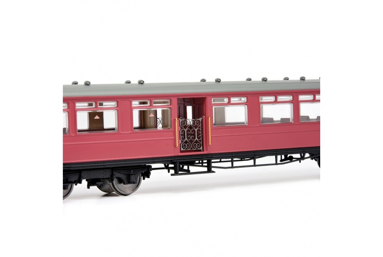 EFE Rail E86001 LSWR 'Gate Stock' 2-Coach Set BR Crimson Gate Details