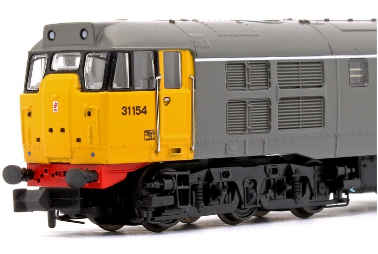 Graham Farish 371-135 Class 31/1 31154 BR Original Railfreight (Refurbished) Closeup Front Left