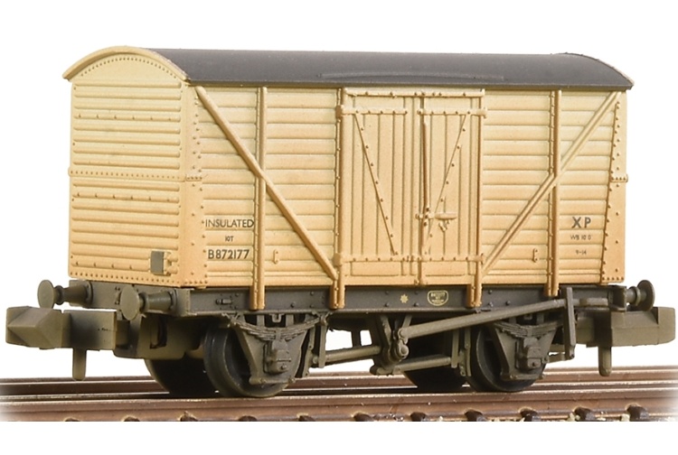 Graham Farish 373-725D BR 10T Insulated Van BR White
