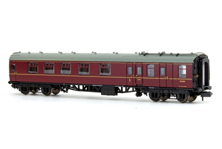 Graham Farish 374-084B BR Mk1 BCK Brake Composite Corridor BR Maroon Right Side