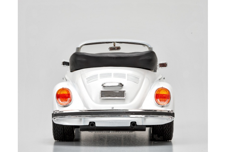 italeri-3709-vw-1303s-beetle-cabriolet-rear
